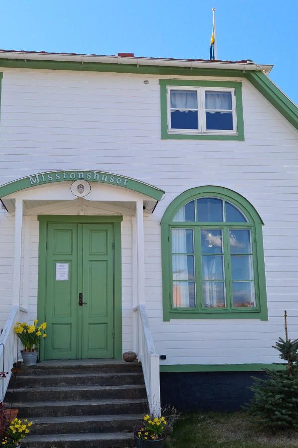 Missionshuset Bed & Breakfast Sandhamn Exterior photo